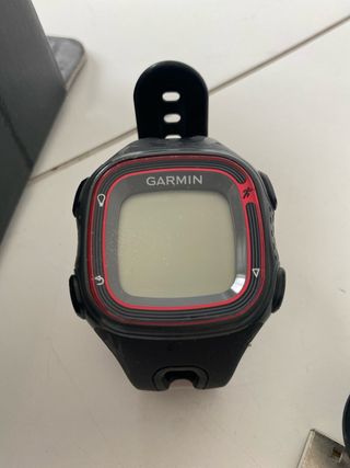 GPS Garmin con su cargador