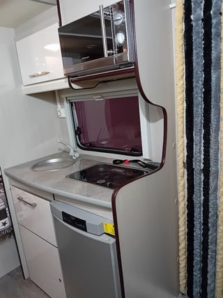 Caravana Across Premium 375, 5 plazas