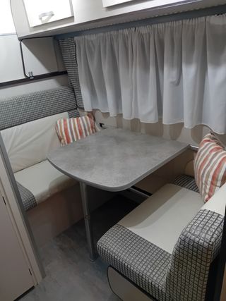 Caravana Across Premium 375, 5 plazas