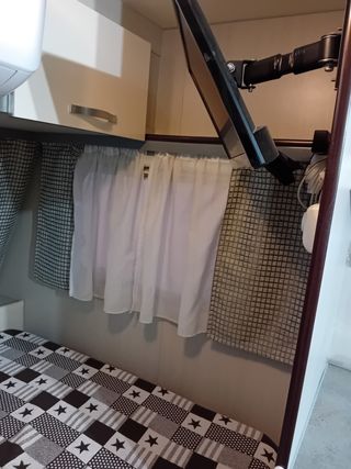 Caravana Across Premium 375, 5 plazas