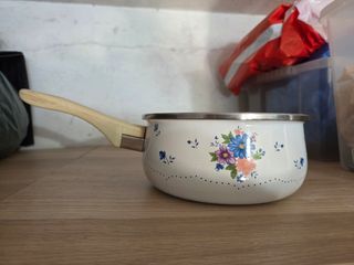 Cacerola antiga, flores, Espanha