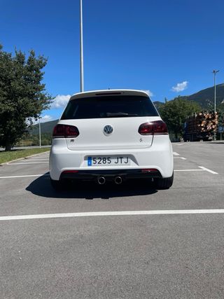 Volkswagen Golf R 2011