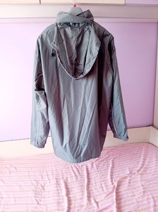 Chaqueta  gris XXL impermeable y pantalón a juego 