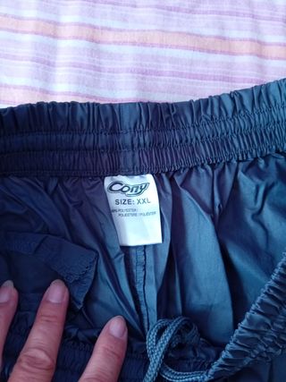 Chaqueta  gris XXL impermeable y pantalón a juego 