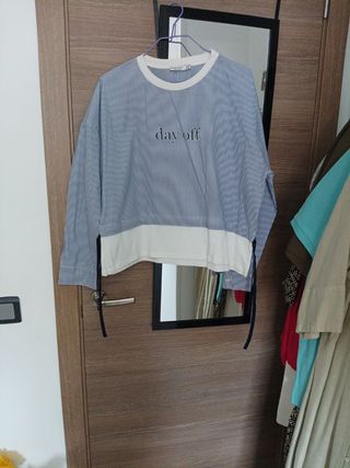 Camiseta Bershka rayas azules