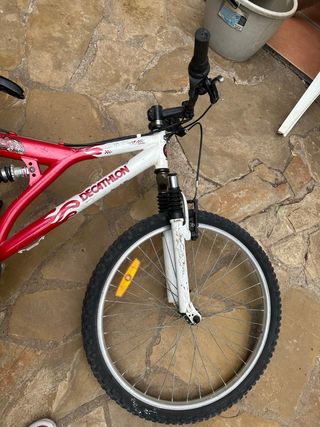 Bicicleta MTB Decathlon 24" roja