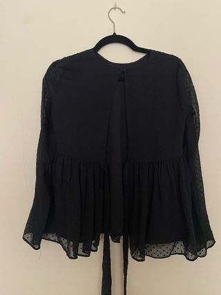 Blusa negra plumeti bordada