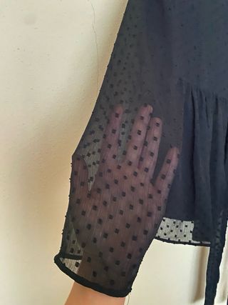 Blusa negra plumeti bordada