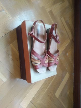 Sandalias Pikolinos rojas y marrones, 40