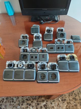 Mecanismos eléctricos Simon 27