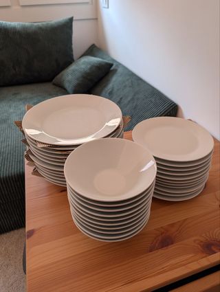 Vajilla IKEA blanca