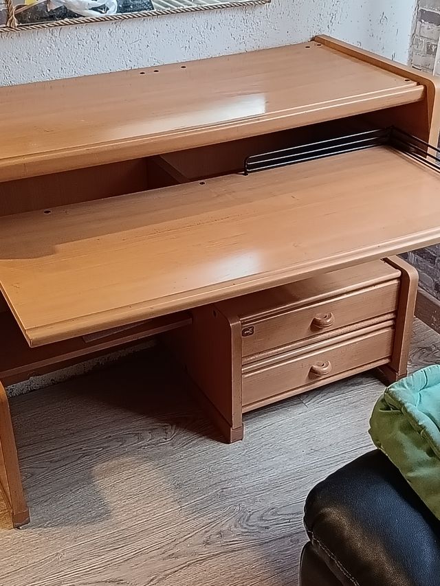 Escritorio madera marrón