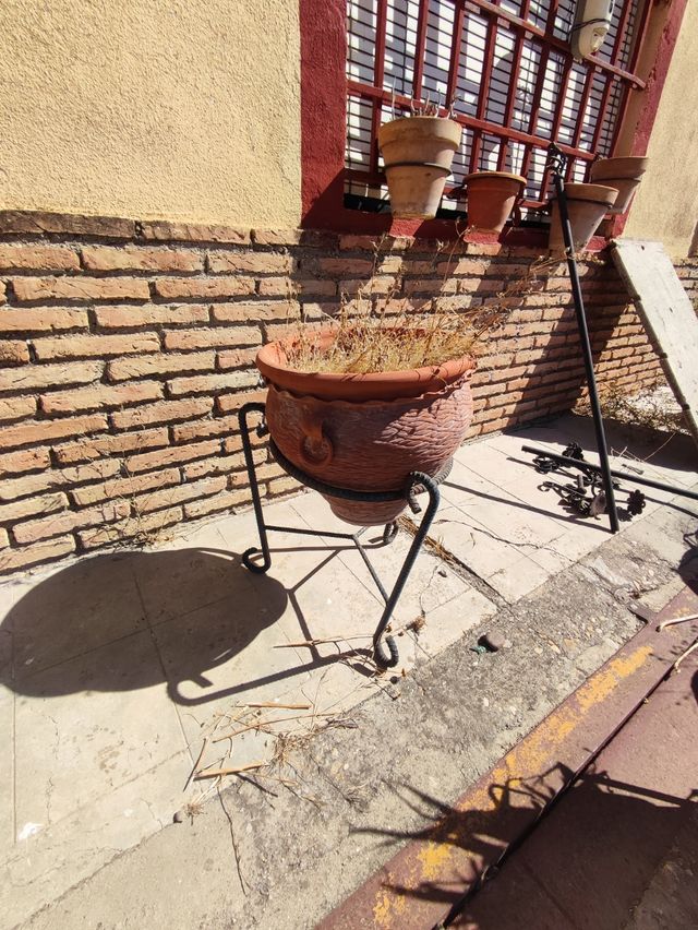 Macetero Terracota con Soporte