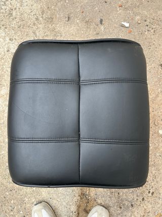 Reposapiés negro piel