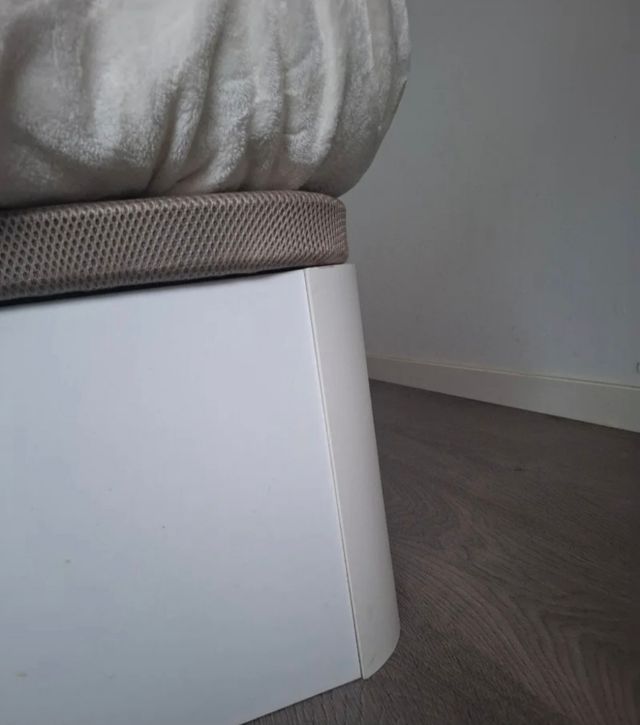 Canapé abatible beige y blanco