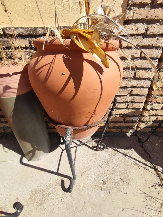 Maceta Terracota con Soporte