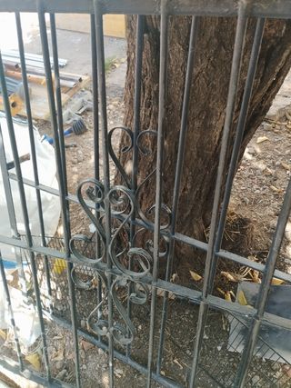 Tres rejas hierro forjado. Buen estado