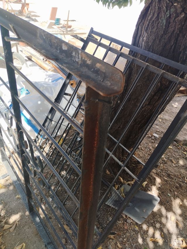 Tres rejas hierro forjado. Buen estado