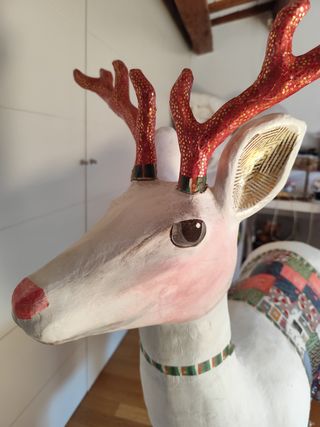 Escultura Reno Navidad papel maché.
120 alt X 100 