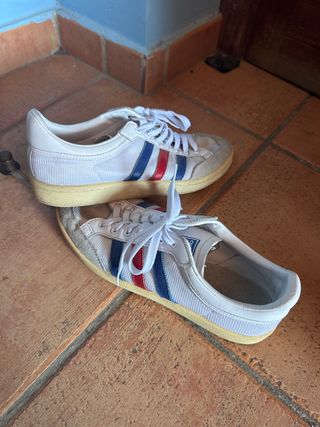 Zapatillas Adidas blancas y azules