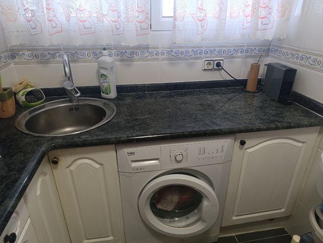 Cocina blanca completa.