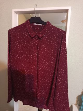 Blusa roja lunares blancos