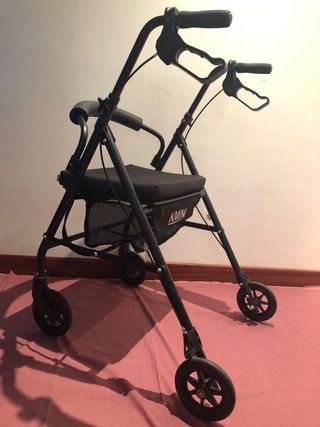 ANDADOR CON 4 RUEDAS PARA MAYORES