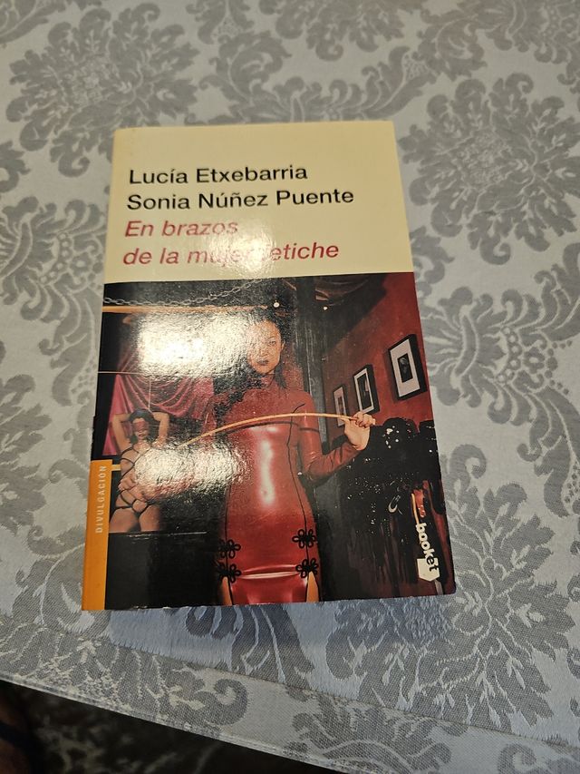 En brazos de la mujer fetiche (Spanish Edition)
