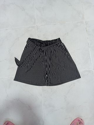 Shorts rayas blanco-negro