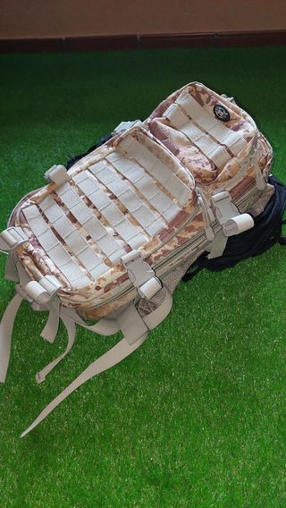 Mochila táctica 35L-camuflaje tierra 25€ 
negra20€