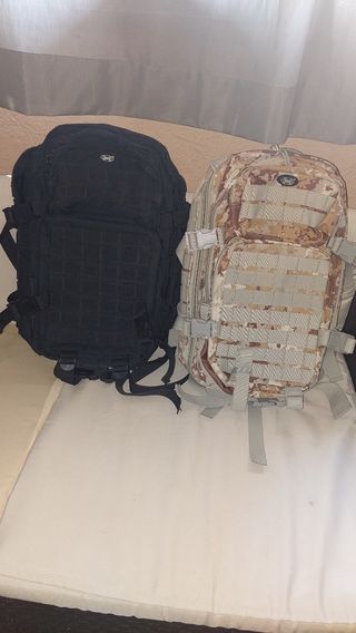Mochila táctica 35L-camuflaje tierra 25€ 
negra20€