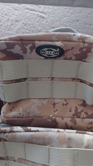 Mochila táctica 35L-camuflaje tierra 25€ 
negra20€