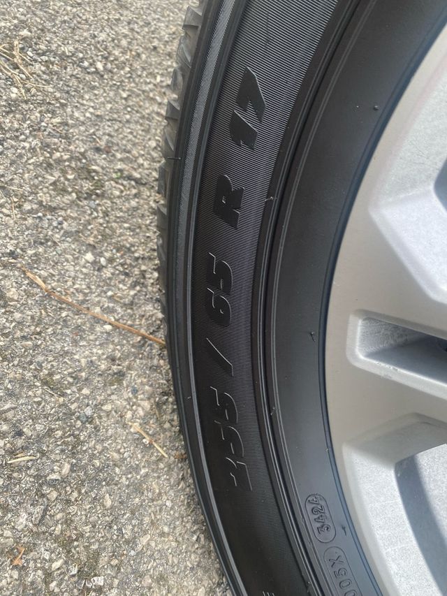 Llantas Nissan con cubiertas Michelin y Toyo Tyres