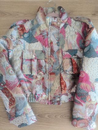Chaqueta bomber estampada