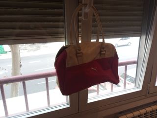 Bolso Puma beige y rojo