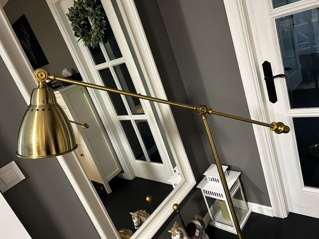 Lámpara de pie Ikea dorada