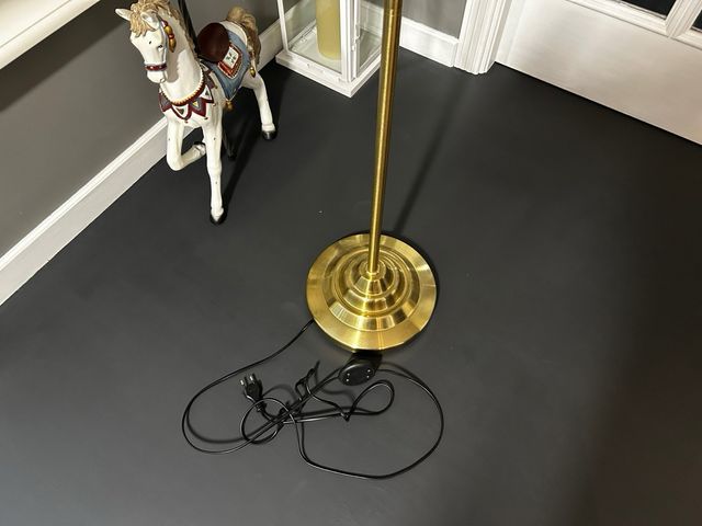 Lámpara de pie Ikea dorada