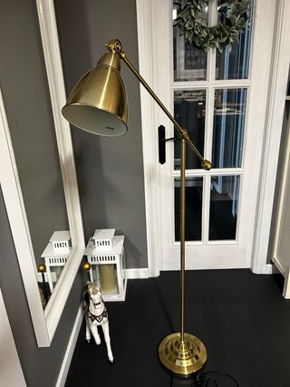 Lámpara de pie Ikea dorada