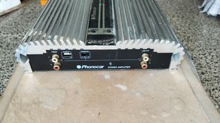 Subwoofer y amplificador Phonocar