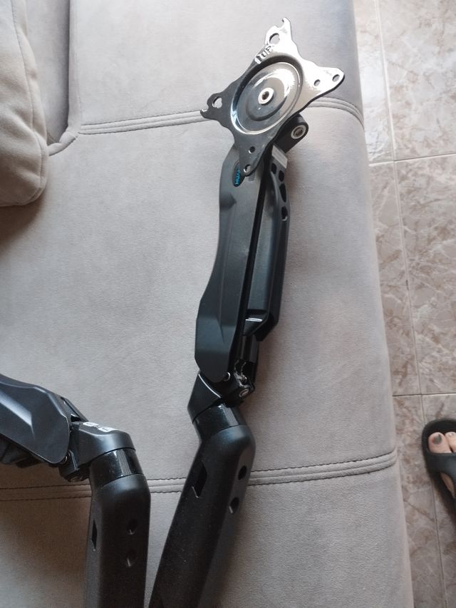 Soporte monitores articulados