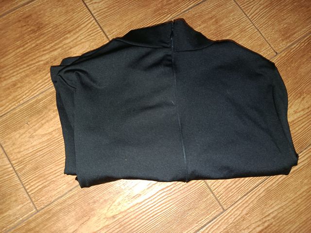 Mono corto negro de  manga larga - Talla única