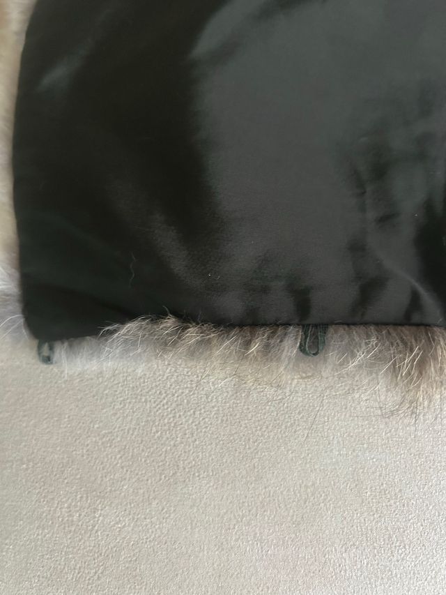 Cuello de piel: marrón y gris