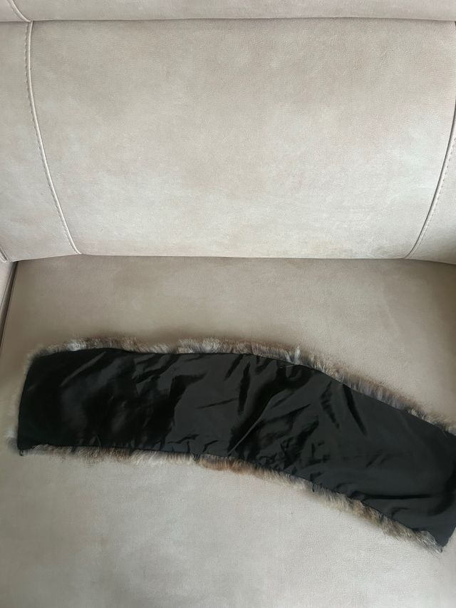 Cuello de piel: marrón y gris