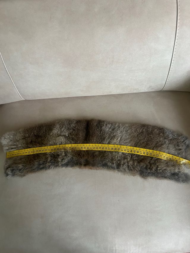 Cuello de piel: marrón y gris