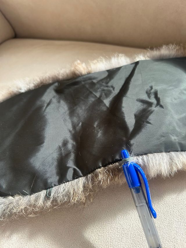 Cuello de piel: marrón y gris