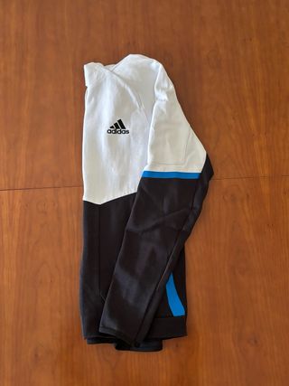 Sudadera Adidas con capucha
