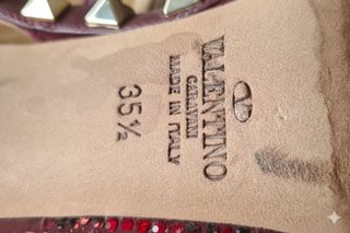 Valentino Garavani Rockstud - Zapatos rojos y marr