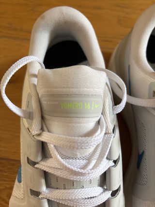 Zapatillas Nike Vomero 16 - Blancas