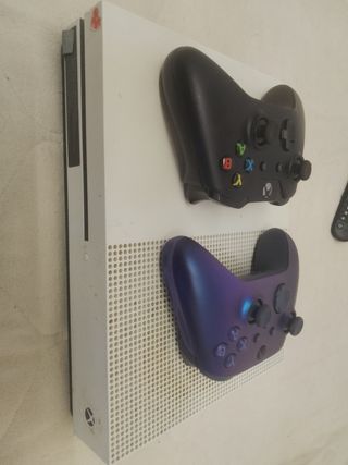 Xbox One S blanca + 2 mandos