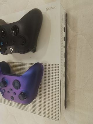 Xbox One S blanca + 2 mandos